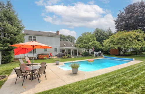 Palmyra House | Sweet Backyard Oasis! Just minutes from Hershey Park and attractions!