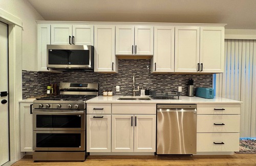 Oak Hills House | The Grove - A Family Friendly Modern Studio in Portland/Beaverton/Hillsboro