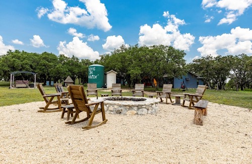Mountain Home Cabin | The Hitchin' Post Cabin- Texas Hill Country Western-themed cabin for 4 in the woods near Kerrville & Fredericksburg