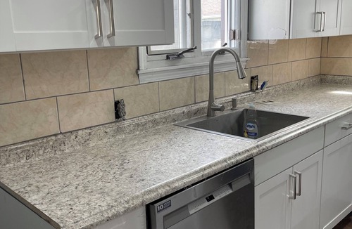 Front Park House | The L's Luxury 4 -Spacious 4-bedroom house with AC, fitness room in WEST Buffalo