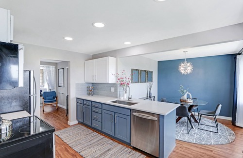 Northtown House | The Overlook Nook l Great View l King Bed l Fenced Yard