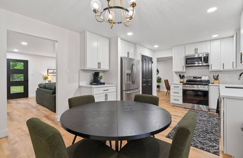 St. Charles House | The Reunion House | St Charles 4BR Sleeps 14 Game Room Hot Tub | Mercer Stays