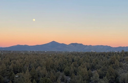 Crooked River Ranch House | The Roost: Mountain View Oasis on 6 Acres