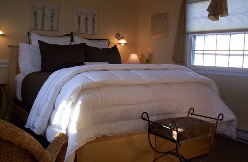 Thompson Square - Bunker Hill Boat Rental | Unique Boston Harbor Houseboat Suite 2 - Experience near the Freedom Trail -AC