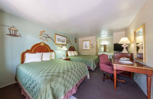 Junction Hotel | Unwind in a Peaceful Room w/Access to Seasonal Pool | Kimble Museum - 0.4 mile