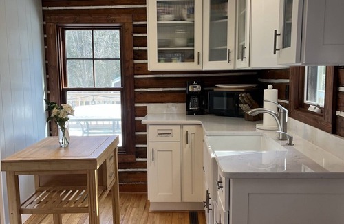 Sister Bay Cabin | Updated Vintage 1938 Log Cabin – Walk to Sister Bay