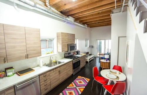 Del Rey House | Venice Beach House Modern Getaway Easy Parking Best Location
