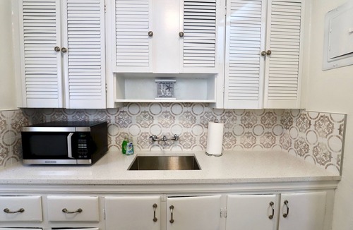 Poinciana Park House | Victoria's Paradise-Close to Whole Foods, Airport, Cruise port