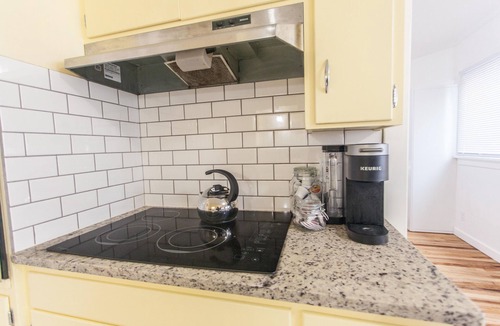 Bethel-Danebo House | Vintage Home By Parks- 20 min to U of O - 8 min to Airport - Pet Friendly