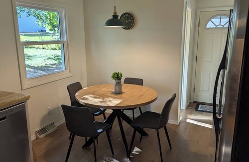 Ashwaubenon House | Walk to Lambeau! Sleeps 8 Fire Pit Party Garage Parking for 6 vehicles