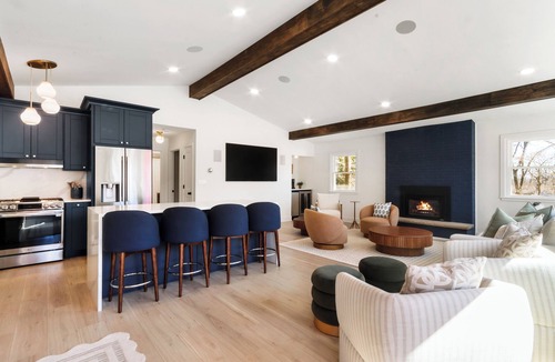 Williams Bay House | Walk to Pier 290 & Beach! Lake Geneva Getaway Near Lake Path