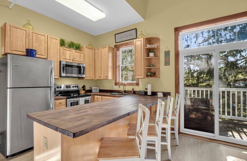 Elkhart Lake Villa | Waterfront and Pool View Condo!