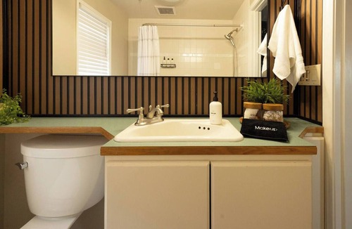 Pullman House | Winter Circle Hideaway - Remodeled + Pet Friendly