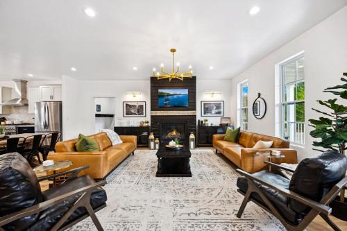 Luxe Retreat with Sauna, Walk to Northern Haus in Sister Bay