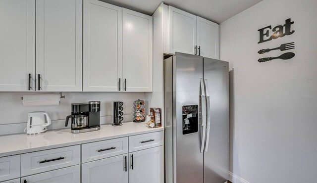 1 Mi to MGM Springfield: Cozy Winter Duplex! in Springfield