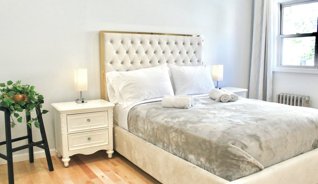 15 Minutes From Manhattan Private 2-Bedroom in Astoria Queens/LIC in Queens