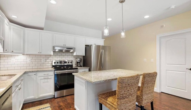 2/2 bath large private apartment , eat in kitchen living room, gym & laundry in Culpeper