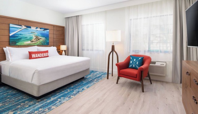 2 Bright and Modern Studio Suite with Free Breakfast in Naples