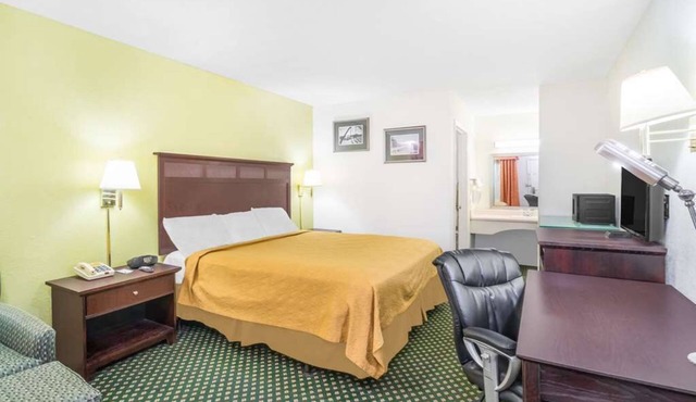 2 King Room Near Lookout Mountain Attractions and Outdoor Fun in Chattanooga