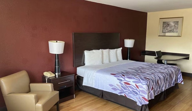 2 Peaceful King Rooms for Adventure-Loving Guests in Bradley County