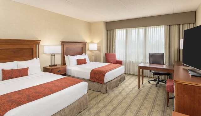 2 Queen Beds Suite | Free Parking | Near Campus & Downtown in Blacksburg