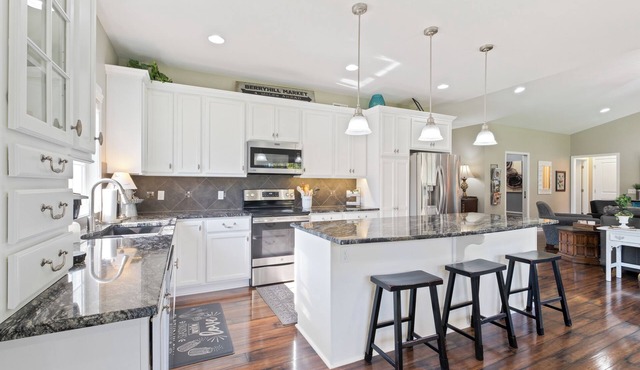 2000 SQ FT Open Concept One Level - Gorgeous - 1 Mile to WATERPARK- FREE PASSES! in Omaha