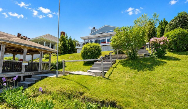 2BD Waterfront Home - Near Beaches & Providence in Warwick