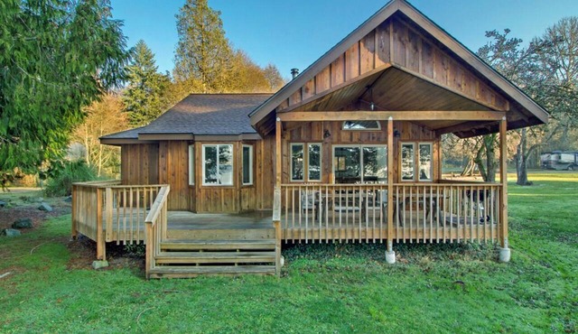 2BR 2BA Ocean View Cabin - 1 min walk to world class beach! in Eastsound