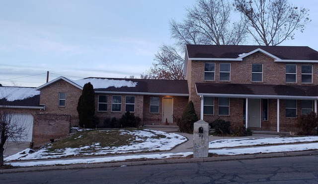 3 Bed, 4 Bath, 2-Story House in Great Neighborhood in Centerville