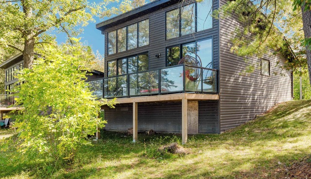 3-bedroom Lakefront Villa #2 in Lakefield
