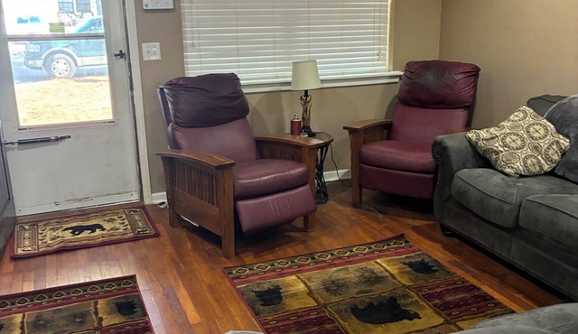 3BR 2bath house, large kitchen, fenced backyard,deck&wheel chair ramp on back. in Shawnee