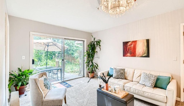 4 bedrooms one level house, EV outlet in Gresham