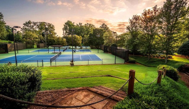 4 Luxurious King Rooms Nestled in North Georgia’s Stunning Foothills in Braselton