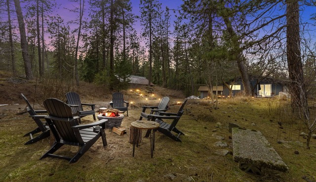 5-Acre Cabin. 1 Min to River Access & Downtown Post Falls. Near CDA in Post Falls