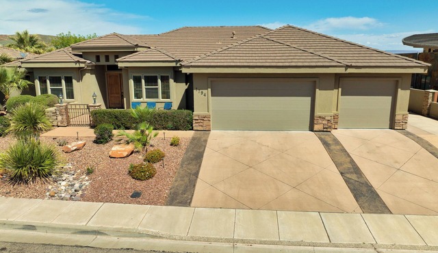 5 Bedrooms with Heated Private Pool, Last minute rates are posted! in Saint George/Washington
