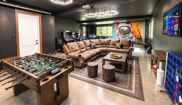 5-Star Gem–Spa/EV/GmRm/PetsOK + Gather, Laugh, Play + 1PM In/Out in Ronald