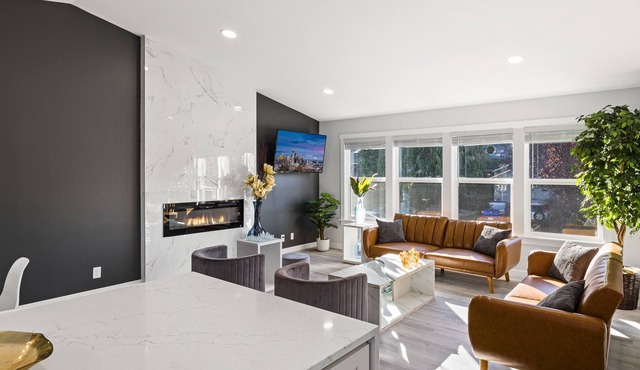 5BD/3BA Retreat w Hot Tub, Sauna & Patio - 20 min to Seattle in Woodinville