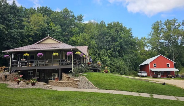 Adventure Time: Cozy Accessible Cabin + Trail Access in Frontenac