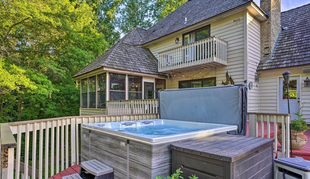 Apple Valley Guest Suite: Forest Views & Pool in Apple Valley
