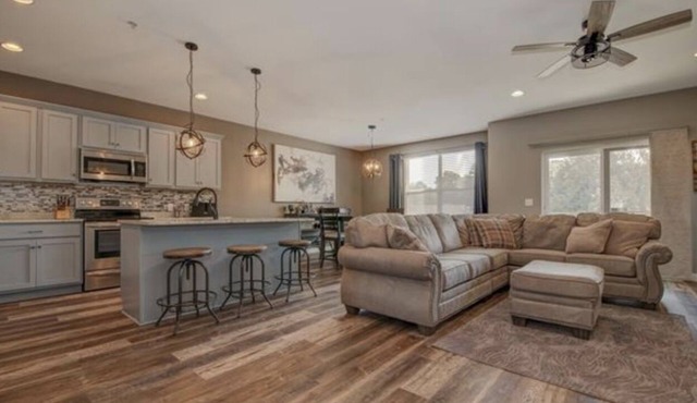 Arnold's Park on West Okoboji 2 Bedroom 2 Bath Condo, walk to all attractions. in Arnolds Park