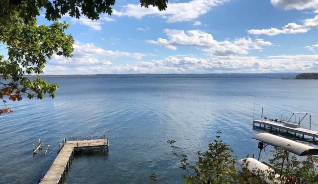 Arrowhead Beach-Seneca-Waterfront-Hot Tub-Wine Trail-Pets, Recently Updated-Covered Deck in Dresden