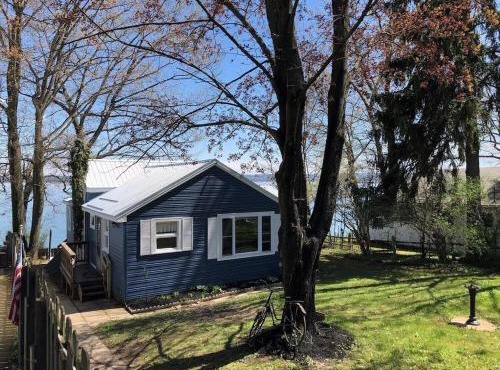 Arrowhead Beach - Waterfront - Hot Tub - Covered Deck - Fire Pit - Seneca Wine Trail in Dresden