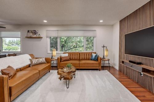Artistic downtown 2br king bed in Anchorage