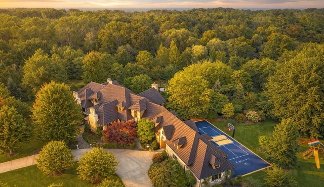 Baronwood Oasis | Pool + Arcade Mega Estate in Sheboygan