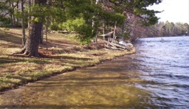 Bass Lk~Eagle River~Level to Water~Beautiful Sand Beach Front in Eagle River