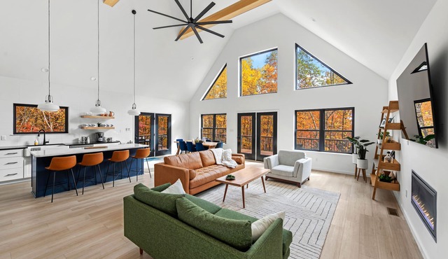 Bathroom for Each Bedroom: Spacious Chalet near Biking, Rafting, Beaches & More in Jim Thorpe