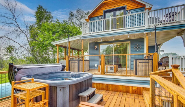 Bayfront Home! Dock, Deck, Hot Tub, & Fire Pit in Oconto