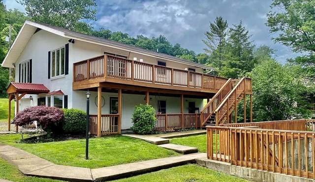 Baywood on the Lake- 3BR water front lake house located on Lake White. in Waverly