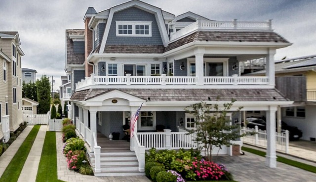 BEACH BLOCK property is just a short walk to shopping and restaurants in Avalon
