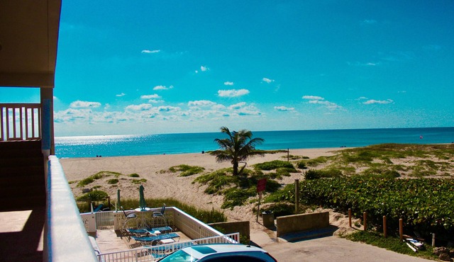 BEACHFRONT COMPLEX STUDIO Sleeps 2 Full Kitchen, Free parking, Heated Pool in Pompano Beach